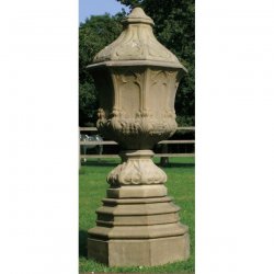 Gothic Urn with Finial  - Pflanzen-Schale