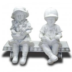 Dekorations - Figur Kinder auf Bank mit Korb, Vogel und Buch